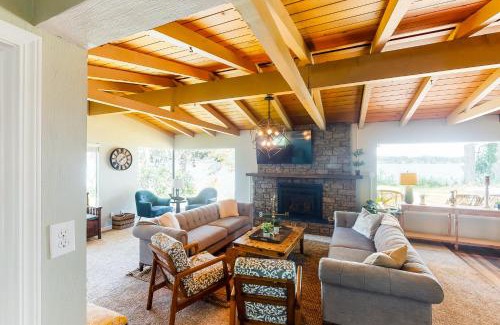 Poulsbo House | Waterfront Getaway