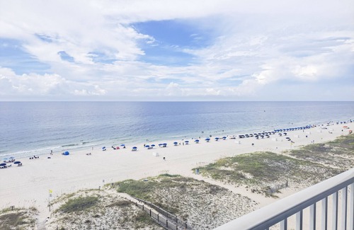 Gulf Shores Condo | Waterfront getaway w/gorgeous beach views & an outdoor pool!