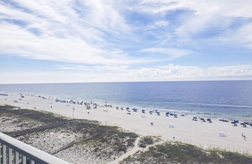 Gulf Shores Condo | Waterfront getaway w/gorgeous beach views & an outdoor pool!