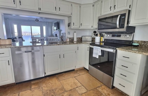 Caine Woods House | Waterfront Getaway-walk to beach and local favorites!