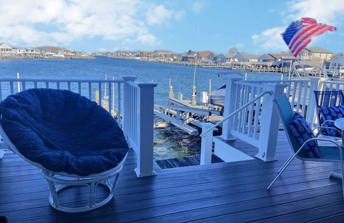 Caine Woods House | Waterfront Getaway-walk to beach and local favorites!