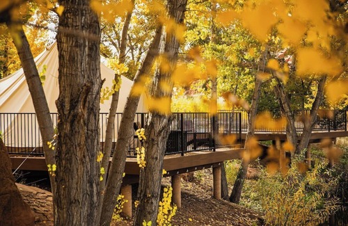 Kanab RV Rental | Waterfront Glamping Suite w Private Deck #3