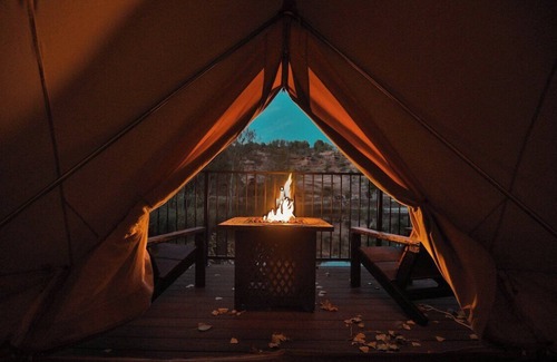 Kanab RV Rental | Waterfront Glamping Suite w Private Deck #3