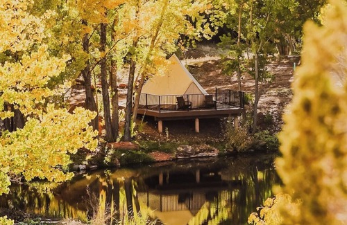Kanab RV Rental | Waterfront Glamping Suite w Private Deck #2