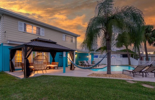 Bay Crest Park House | Waterfront, Heated Pool, Kayaks, Paddle Boards, Gameroom, 6BR Home