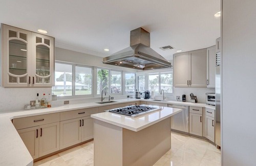 Bel Air House | Waterfront ~ Heated Pool ~ BBQ ~ Bikes