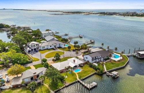 Destin House | WATERFRONT~ home private~ POOL~deep DOCK bring your boat/waverunners