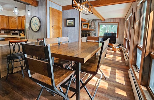 Boulder Junction Cabin | Waterfront home between 2 lakes w/heated porch, dock & kayaks