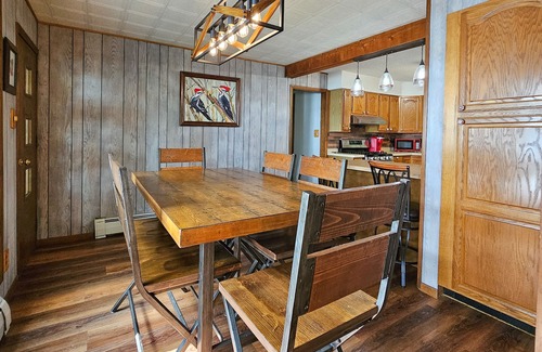 Boulder Junction Cabin | Waterfront home between 2 lakes w/heated porch, dock & kayaks