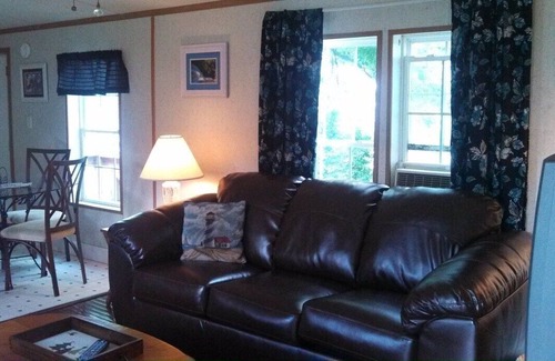 Saratoga Springs House | Waterfront home quiet lake community with in minutes to local activities
