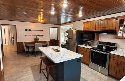 Shawano House | Waterfront home - 35 mins from Lambeau Field