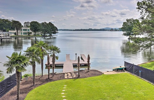 Lake Hamilton Cottage | Waterfront Home ~ 4 Mi to Oaklawn Racing Casino!