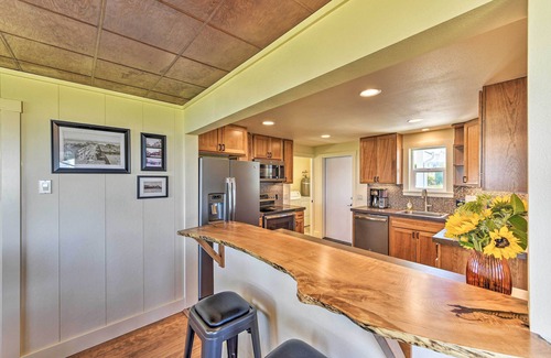 Port Angeles House | Waterfront Home ~ 6 Mi to Olympic National Park!