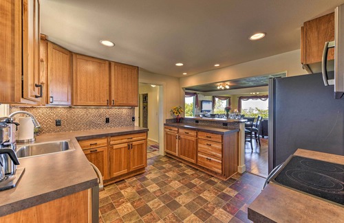 Port Angeles House | Waterfront Home ~ 6 Mi to Olympic National Park!
