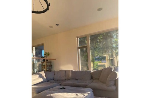 Hastings House | Waterfront home close to downtown