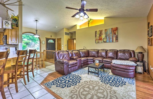 Lost Bridge Village House | Waterfront Home on Beaver Lake w/2 Decks!