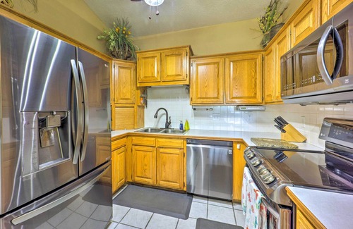 Lost Bridge Village House | Waterfront Home on Beaver Lake w/2 Decks!