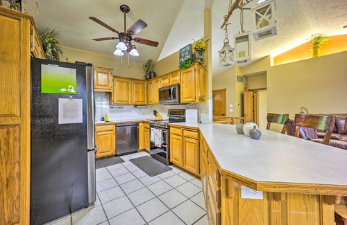 Lost Bridge Village House | Waterfront Home on Beaver Lake w/2 Decks!