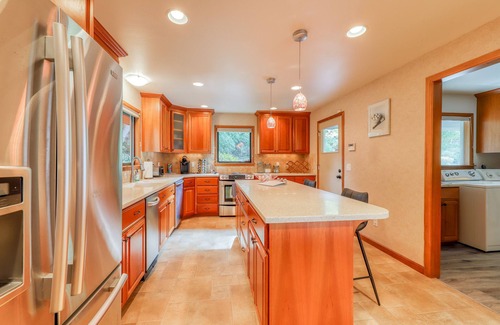 Gig Harbor House | Waterfront home & on-site guest house w/full kitchens, a large deck, & firepits