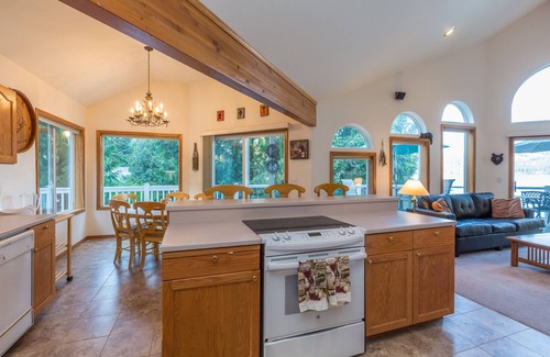 Worley House | Waterfront Home on Sandy Beach on Lake Coeur D'Alene