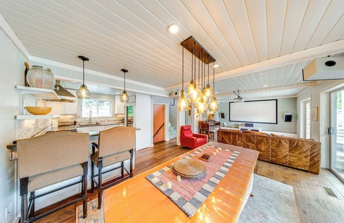 Bellingham House | Waterfront Home on Lake Samish w/Hot Tub & Dock!