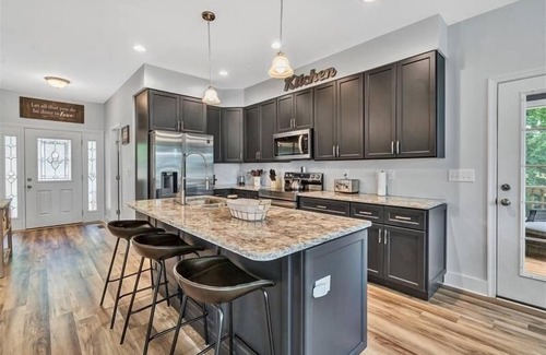 Huddleston House | WATERFRONT HOME! Sleeps 10! Come Visit 'Friendship Cove'!