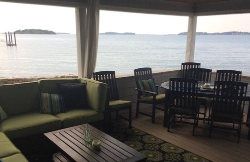 Hull House | Waterfront Home, Sunset Point. Swim, fish or relax by the water.