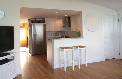 Hull House | Waterfront Home, Sunset Point. Swim, fish or relax by the water.
