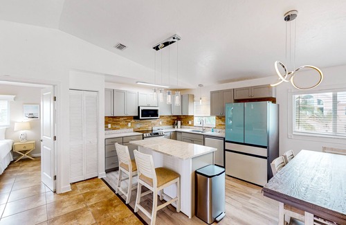 Summerland Key House | Waterfront home with boat/canal access, screened lanai, & renovated interior