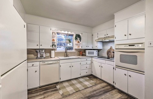 Lakeland House | Waterfront Home w/Dock < 3 Mi to Oaklawn Racing!