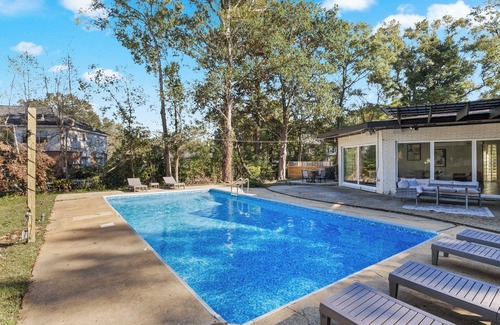 Mobile House | Waterfront Home w/Pool, RV Hookup, & River View