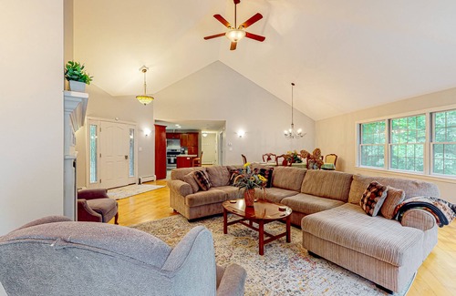 Raymond House | Waterfront home with a fireplace, grill, deck, washer/dryer, & AC - dog-friendly