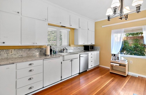 Burley House | Waterfront home with a firepit, kayaks, grill, & a private washer/dryer