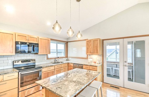 Belfair House | WATERFRONT! Hood Canal Home, Private Beach w/Kayaks, Paddleboards. Kid Friendly
