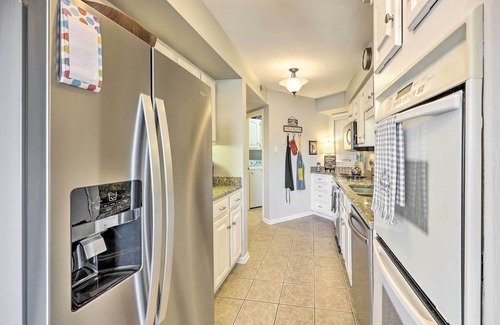 Lake Hamilton Apartment | Waterfront Hot Springs Condo: Pool, Hot Tub Access