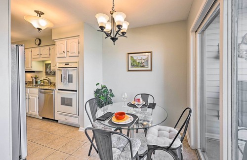 Lake Hamilton Apartment | Waterfront Hot Springs Condo: Pool, Hot Tub Access