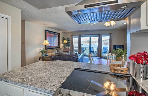 Rockwell Apartment | Waterfront Hot Springs Condo w/Boat Slip & Pool!