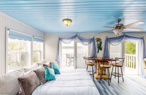 Putnam Hall House | Waterfront, Hot Tub, Arcade Room, Firepit, Dogs ok