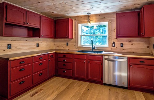 Conway House | Waterfront! HotTub-Kayak-On Snowmobile Trail-Massage chair-Sauna-On Hiking Trail