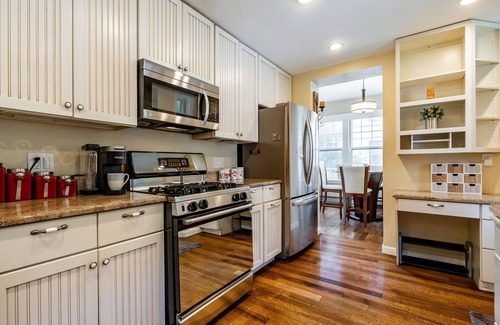 Chelsea House | Waterfront House Minutes from the Boston Downtown, Airport, Encore Casino