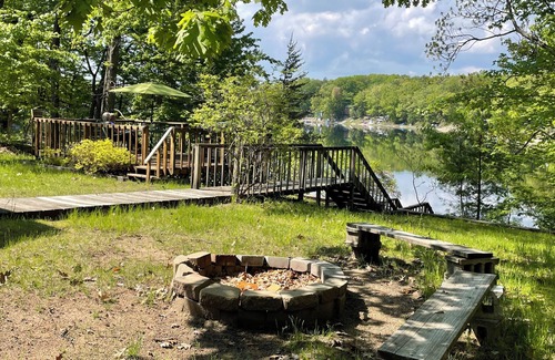 Baldwin House | Waterfront House on Peaceful Private Lake