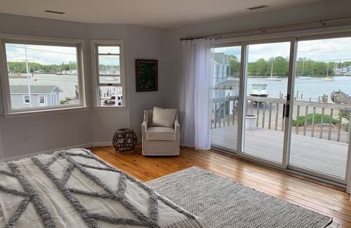 Greenport House | Waterfront house on steerling harbor, views from every room.