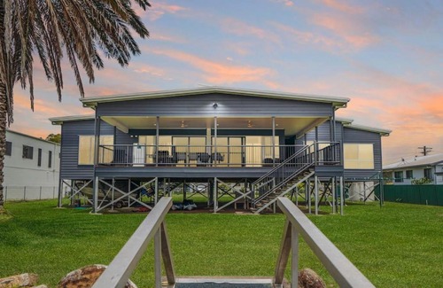Meldale House | Waterfront house Pumicestone passage