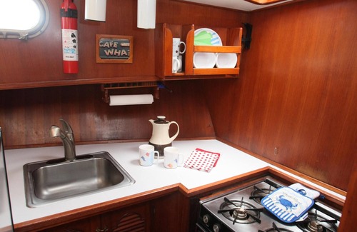 Fox Point Boat Rental | Waterfront Houseboat - 45' AlbinYacht - Sleeps 4-6