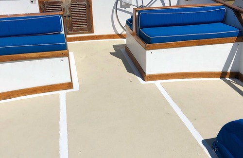 Fox Point Boat Rental | Waterfront Houseboat - 45' AlbinYacht - Sleeps 4-6