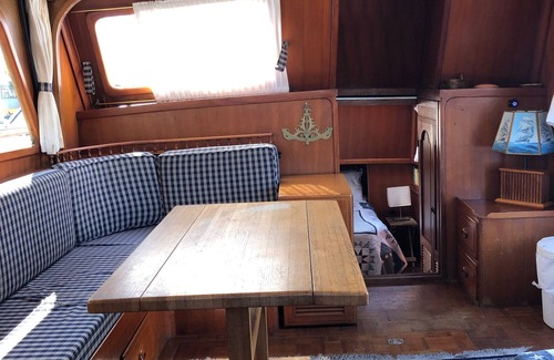Fox Point Boat Rental | Waterfront Houseboat - 45' AlbinYacht - Sleeps 4-6