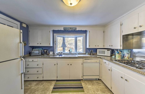 Hyannis Port Cottage | Waterfront Hyannis Gem: Walk to Hyannis Port Beach