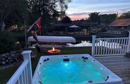 Paw Paw Lake House | Waterfront I Venice of Paw Paw Lake