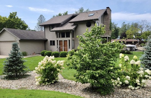 Paw Paw Lake House | Waterfront I Venice of Paw Paw Lake