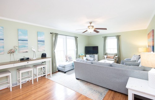 Fishing Creek House | Waterfront Insta-Worthy Sunsets! 5BR w/Bikes , Kayaks and 🐾 Friendly